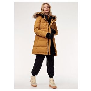 Aritizia TNA St. Anton Parka Women’s Size Medium